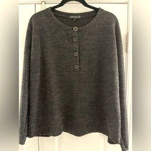 Women’s Gibson Look pull over sweater. Worn once and in excellent condition.